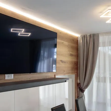 Hellochalet - The One - Bootdryer, Theatre With Subwoofer, Netflix, Hydromassage Turkish Bath ברויל-קרוויניה